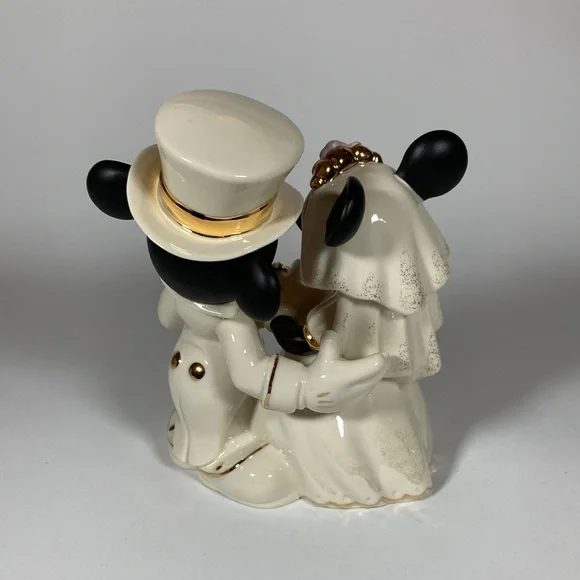 Lenox Disney Minnie’s Dream Figurine - Picture 4 of 6